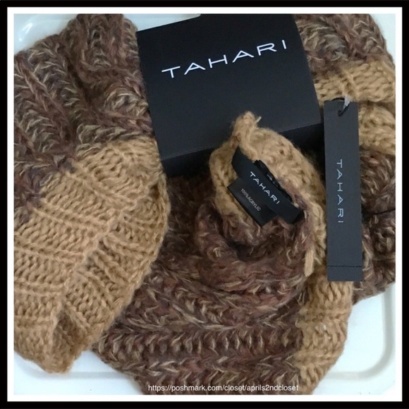 TAHARI LUXE CHUNKY KNIT LONG INFINITY SCARF. A2C - Picture 5 of 7